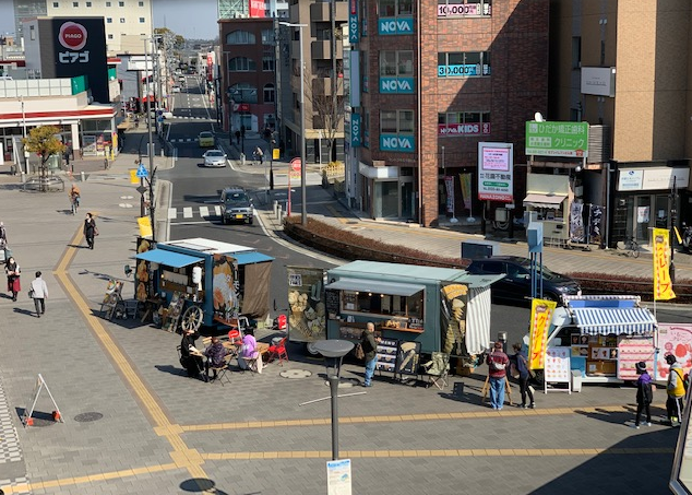 写真：知多半田駅前のキッチンカー