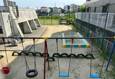 成岩児童センターの館庭写真