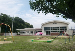 乙川児童センターの館庭写真