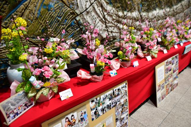 写真：子どもたちが生けたお花2