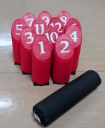 写真：モルック屋内（赤色）