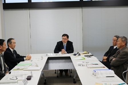 写真：半田市新総合体育館構想検討委員会の様子