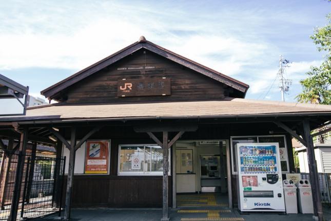 写真：亀崎駅舎