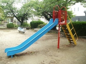 写真:滑り台