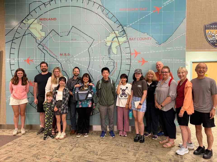 写真：空港にて