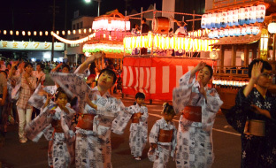 写真：はんだ市民盆踊り大会