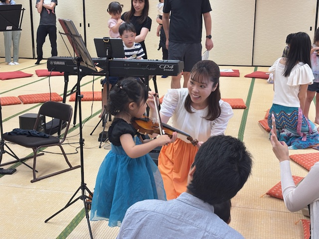 体験の様子（バイオリン）