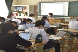 写真：学校の授業の様子