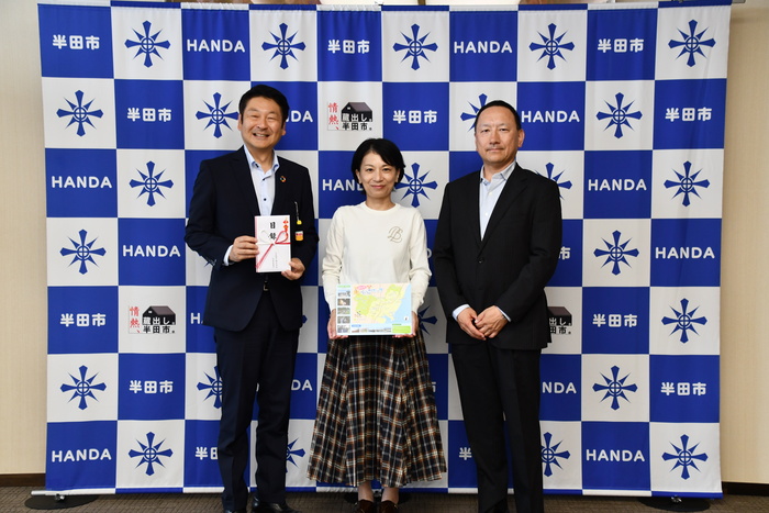 寄附贈呈式の様子
