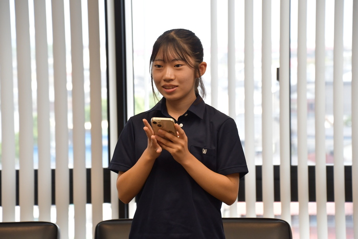 蜷川水彩さんの報告の様子