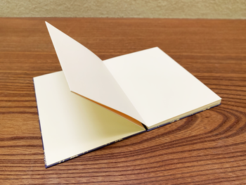 写真:広げた折本