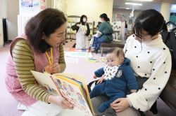 写真：半田市立図書館