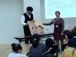 絵本の読み聞かせ