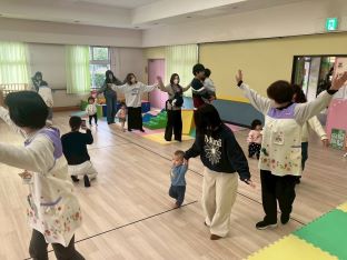 写真：板山ふれあいセンターのおやこっこの様子