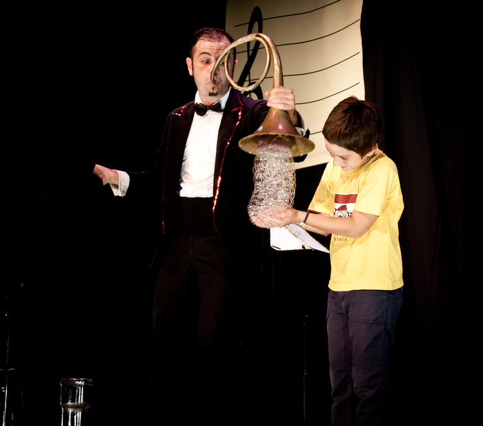 「シャボン玉のコンサートのはじまりはじまり」の様子