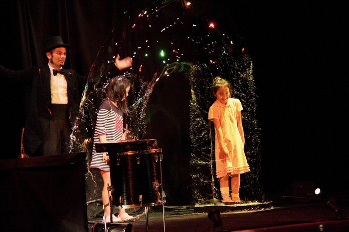 「シャボン玉のコンサートのはじまりはじまり」の様子