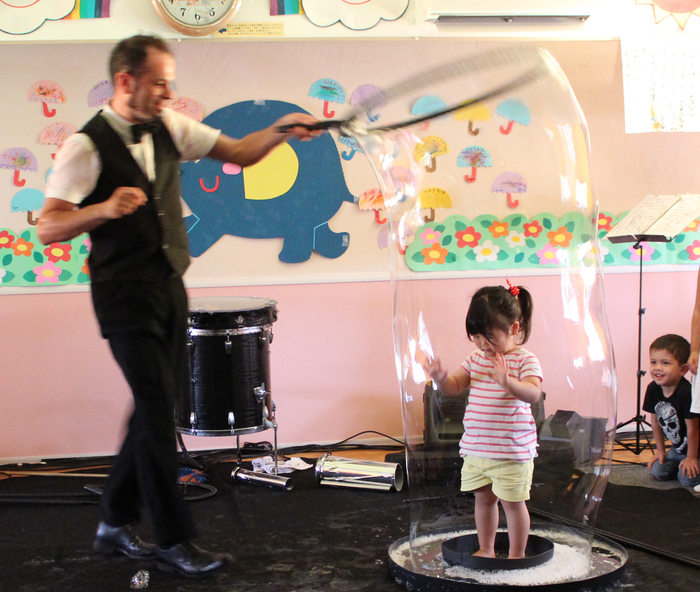 「赤ちゃんと楽しめるシャボン玉のコンサート」の様子
