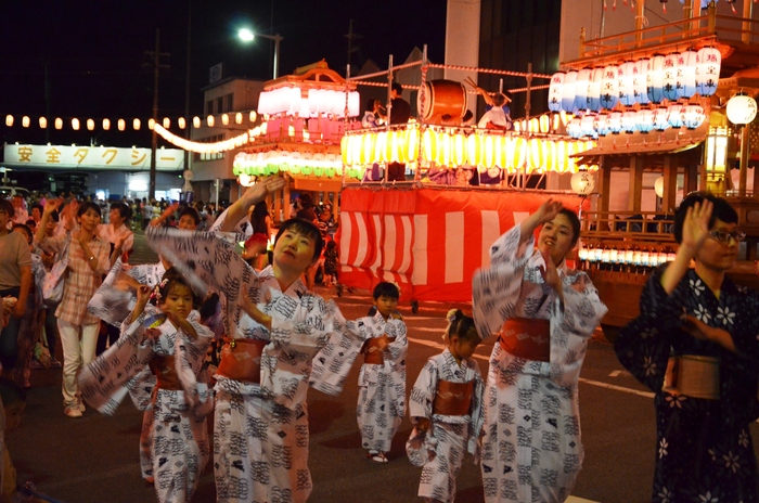 盆踊り大会の様子