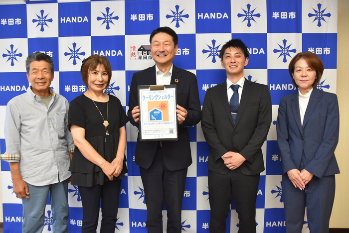 協定締結式の写真