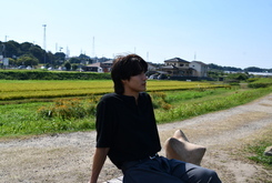 矢勝川堤を散歩中の平野さん